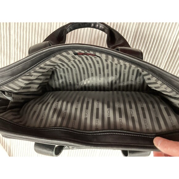 TUMI Black Leather Briefcase Bag 15" Business Travel Work Office Minimalist - Picture 15 of 16
